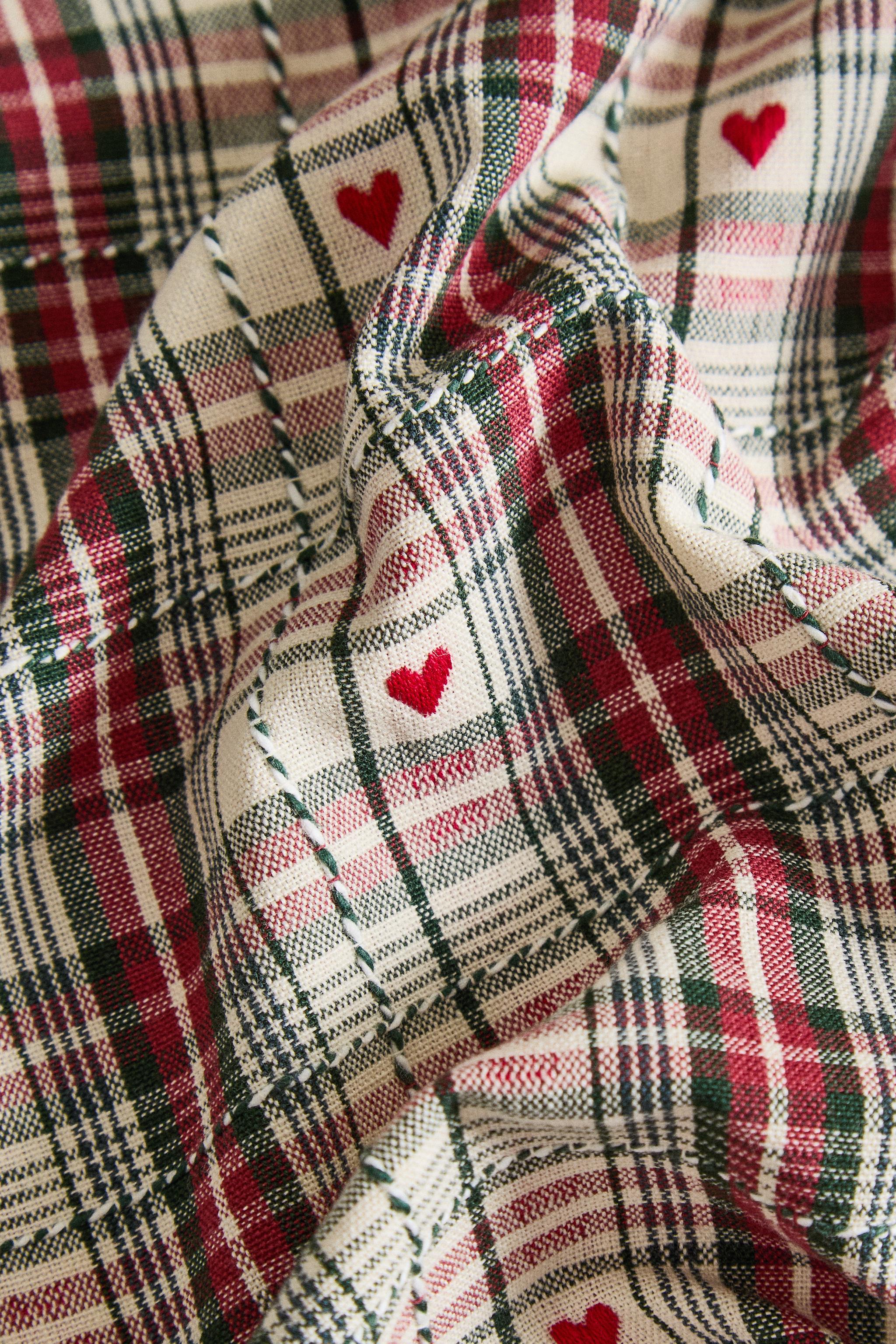 DYED THREAD CHRISTMAS HEART TABLECLOTH